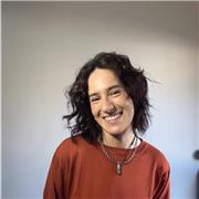 estudiante de integracion social con experiencia como monitora de menores en los juniors.